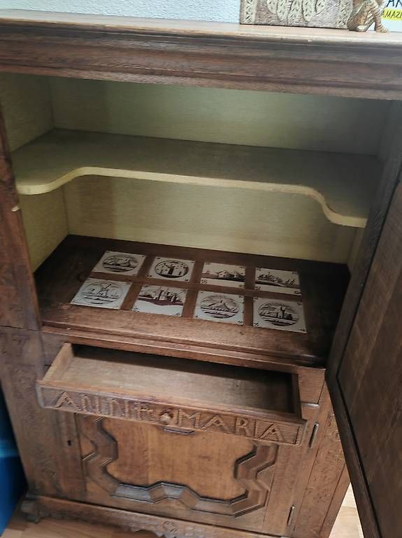 Armadi: Antiker Echtholzschrank – Usato da Au ZH venduto da PaintingAuction 3