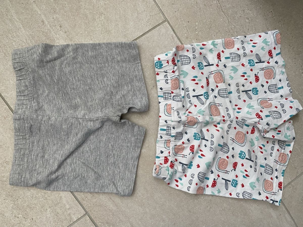 Pantaloni: 2er-Pack Sommer-Shorts Gr. 4T / 98-104 – Usato da Neerach venduto da ne11a 1