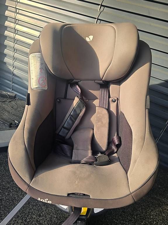 Sièges auto: Kindersitz Joie i Size 360 grau oder beige – D'occasion à Domat/Ems par del_glb5 2