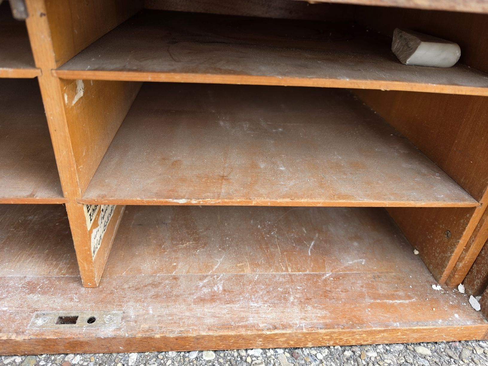 Cassettiere: Antiker Holz-Rollladenschrank, Shabby Chic Stilmöbel – Difettoso da Mettlen venduto da elios0888 9
