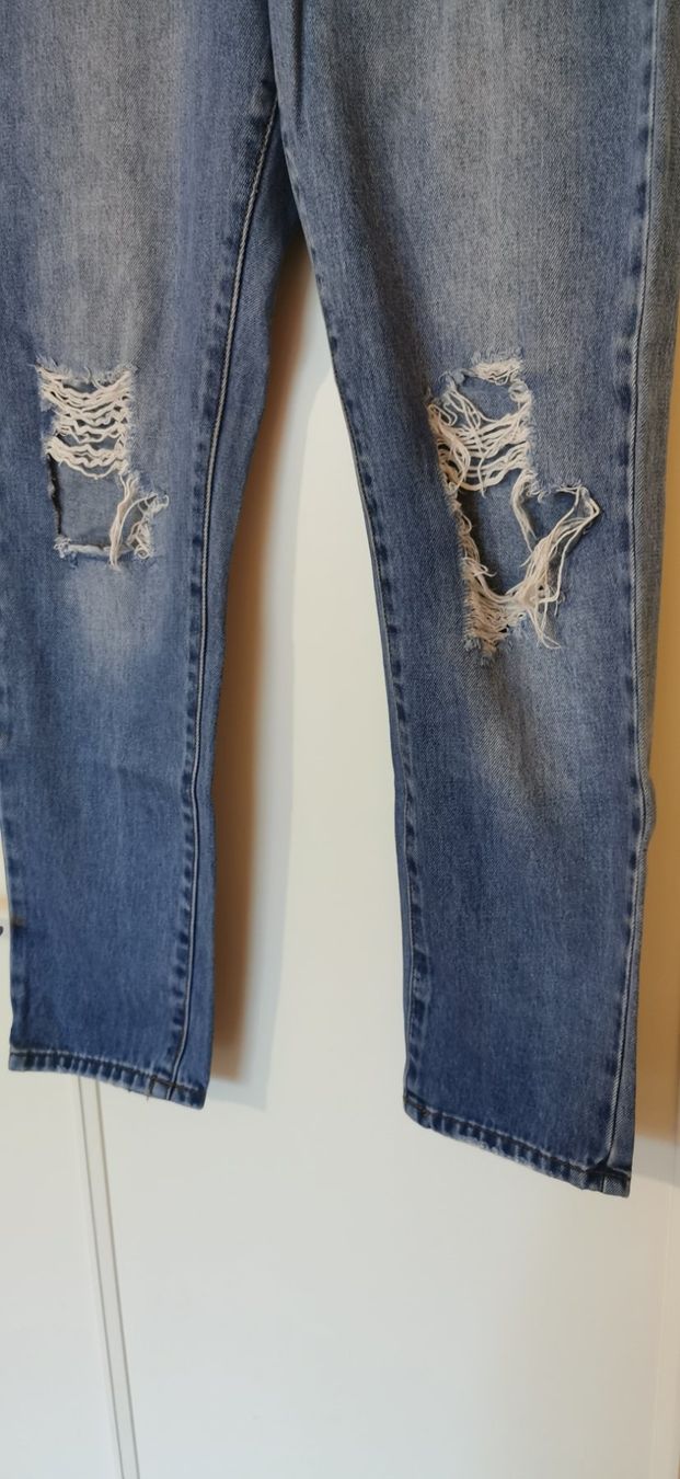 Jeans: Jeans aux genoux troués – Usato da Tavannes venduto da shannonmeylan2003 1