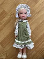 Neue Puppe mit blonden Haaren, grünem Kleid! Top!