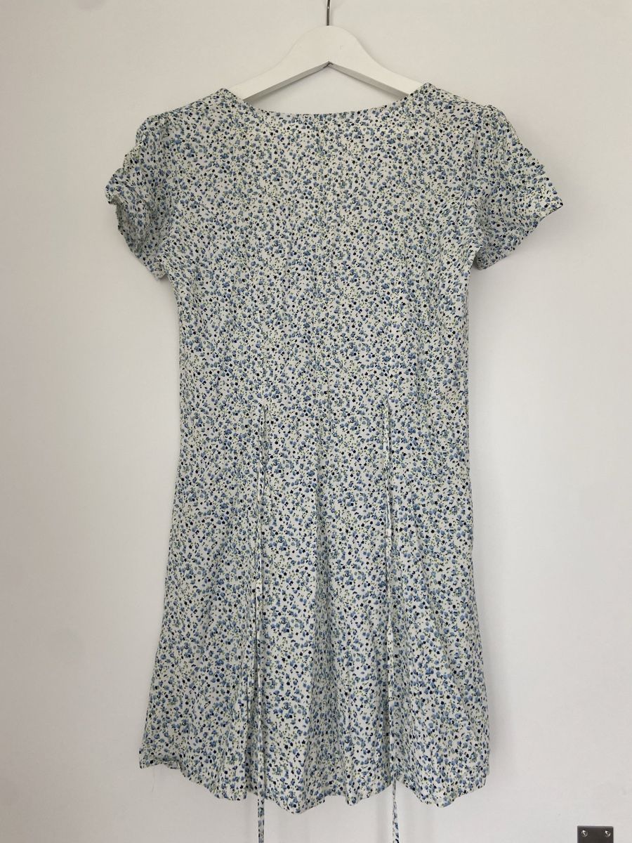 Brandy Melville Robes: Flowy Hemdkleid – D'occasion à Thun par moa_jkc7 2