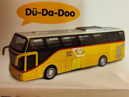 Postauto mit Licht und Ton