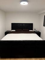 Boxspringbett 180cm x 200cm inkl. Matratze und 2 Nachttische