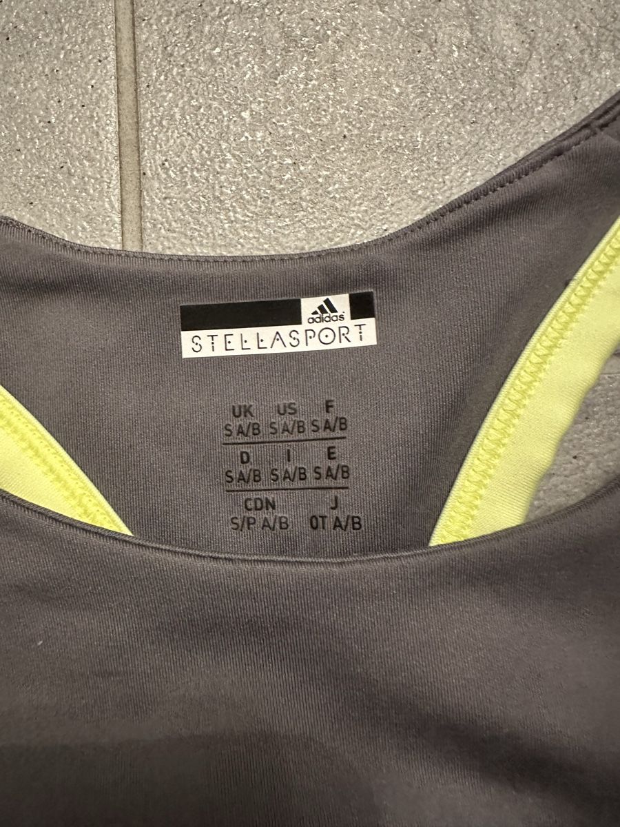 Top: Adidas SportBH by STELLA MCCARTNEY – Usato da Buchs ZH venduto da KittyInStyle 2