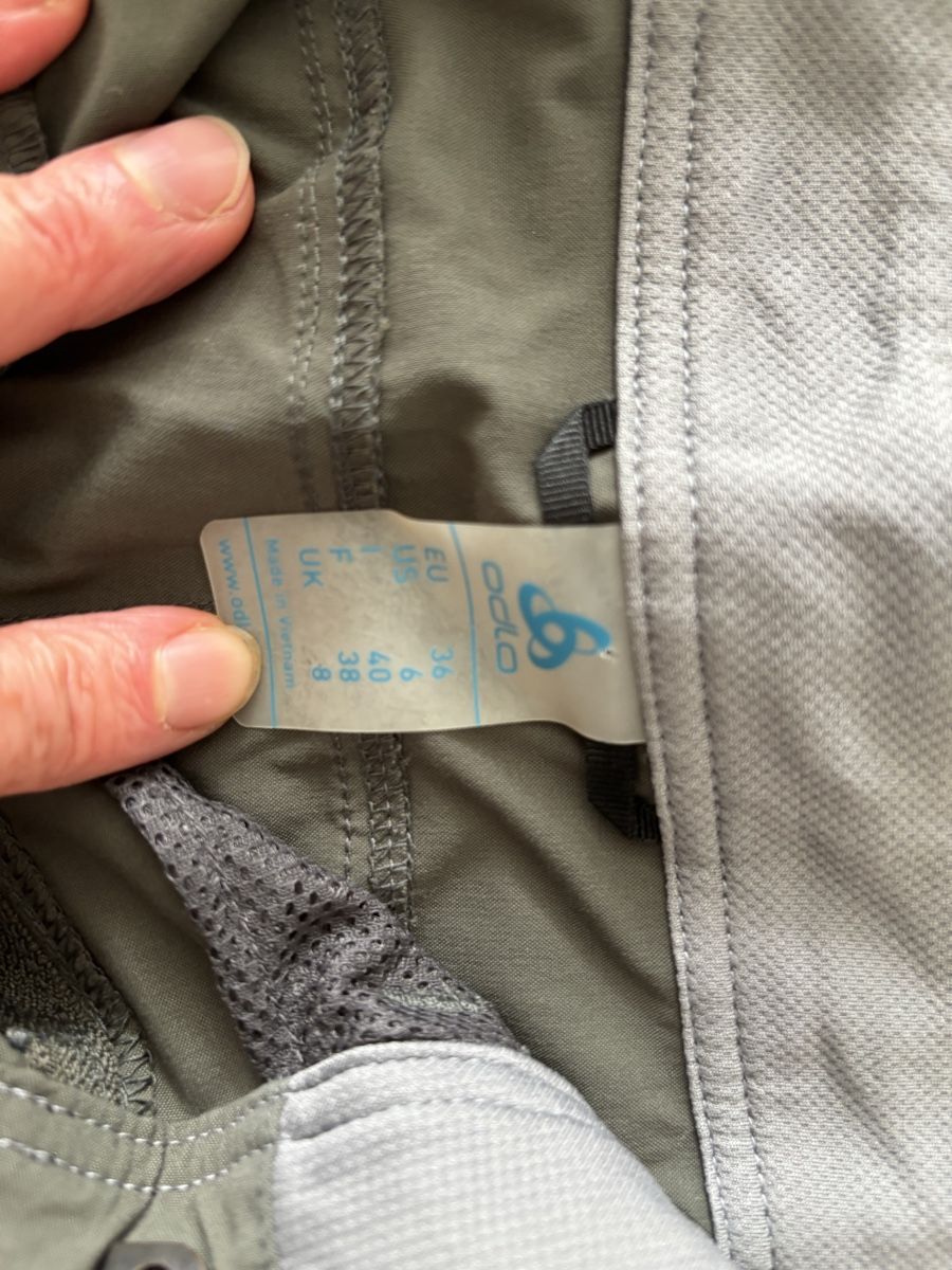 Odlo Pantaloni: Odlo Damen Shorts Gr. 36 – Usato da Rotkreuz venduto da Bonito77 1