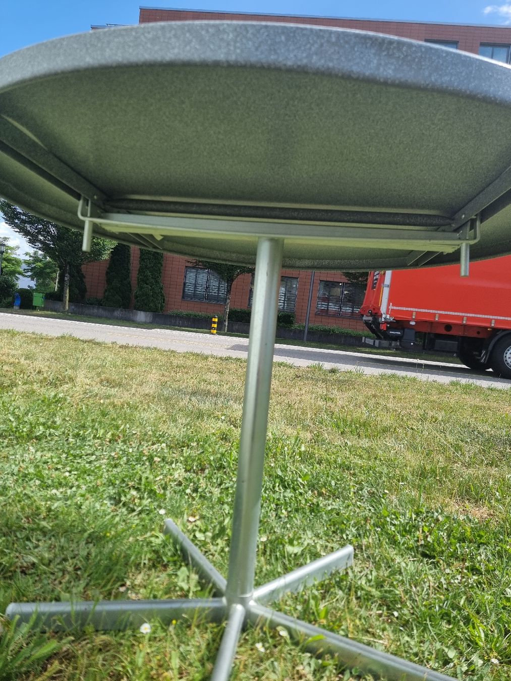 Schaffner Tische: Garten-Tisch rund Schaffner, – Gebraucht aus Olten von Mezopotamya 2