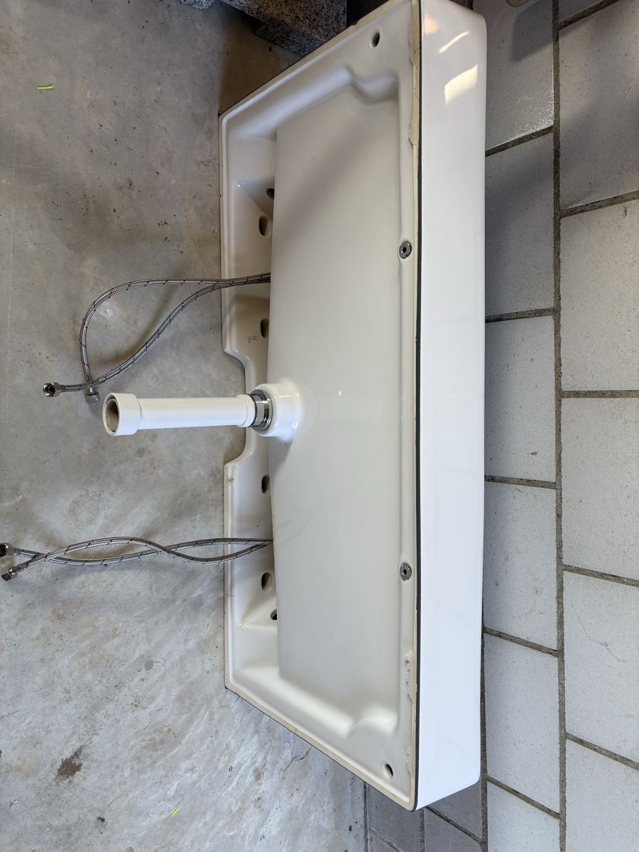 Spülbecken & Waschbecken: Waschtisch Duravit mit 2 Armaturen  – Gebraucht aus Roggwil BE von Buebu0 2