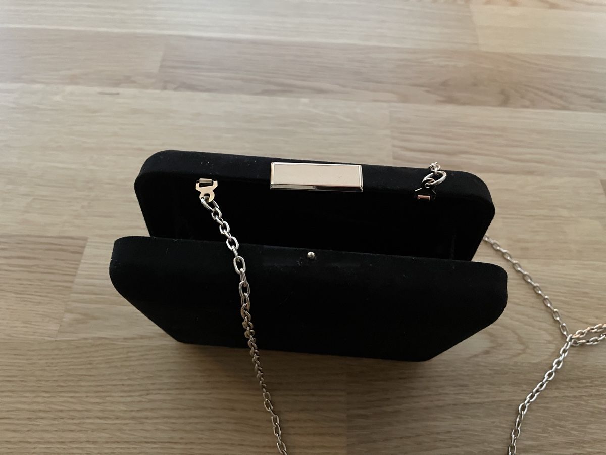 Borse da donna: schwarze Clutch mit Goldkette – Usato da Zürich venduto da aha_v2zt 1