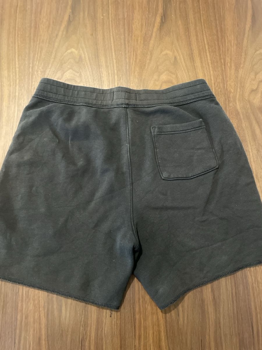Lotti di vestiti: Kurze Markenhose – Usato da Aarau venduto da Noah148 1