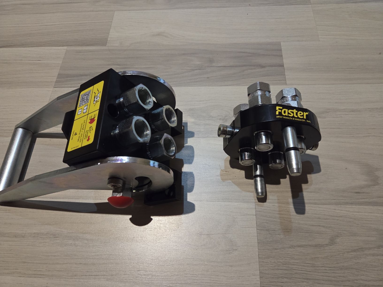 Metall- & Schlosserei Sonstiges: Faster Multikuplung für Traktor Frontlader – Neu und originalverpackt aus Escholzmatt von tinutechag
