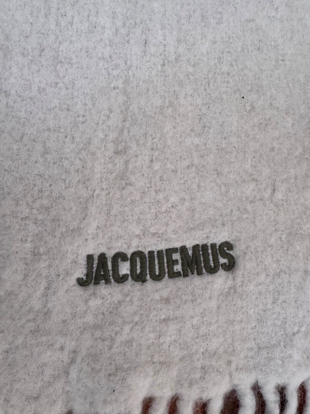 Jacquemus Foulard & Sciarpe: Jacquemus Schal – Nuovo (secondo la descrizione) da wallisellen venduto da Niccii 2