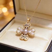 Collier trèfle à perles