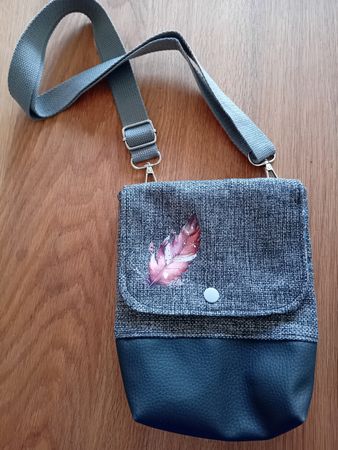 Umhängetasche mit Federdruck, grau, neu,handarbeit