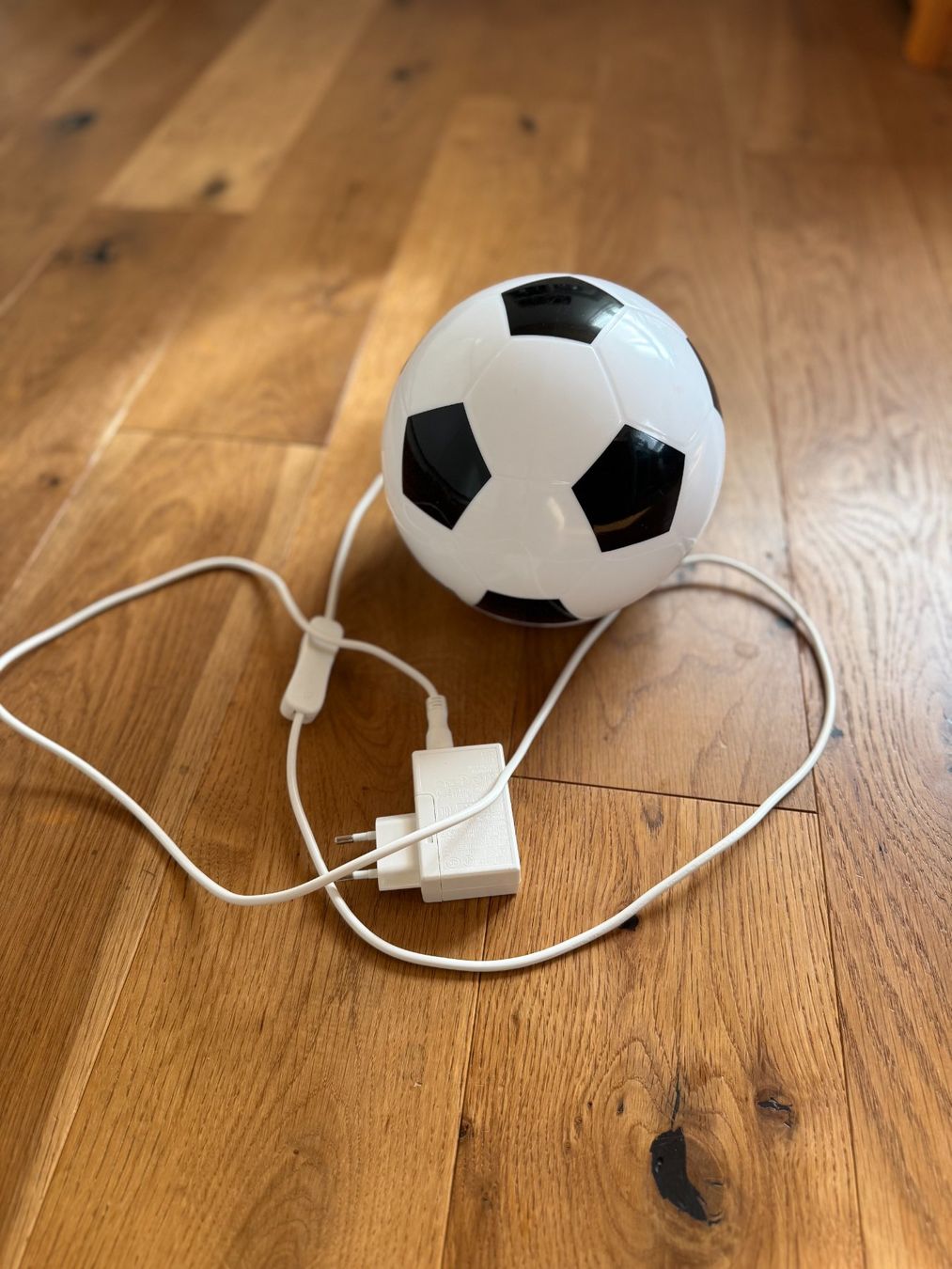 Ikea Lampade: Kinder Tischleuchte LED - Fussballmuster – Nuovo (secondo la descrizione) da Sursee venduto da as6_z5pg