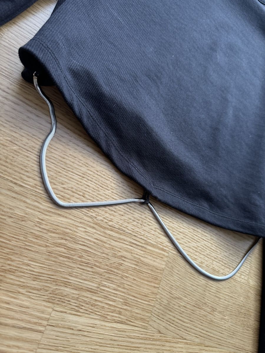 Bershka Top: Schwarzes Langarm Crop Top mit Kette Gr. M – Nuovo (secondo la descrizione) da Luzern venduto da file_maker 3