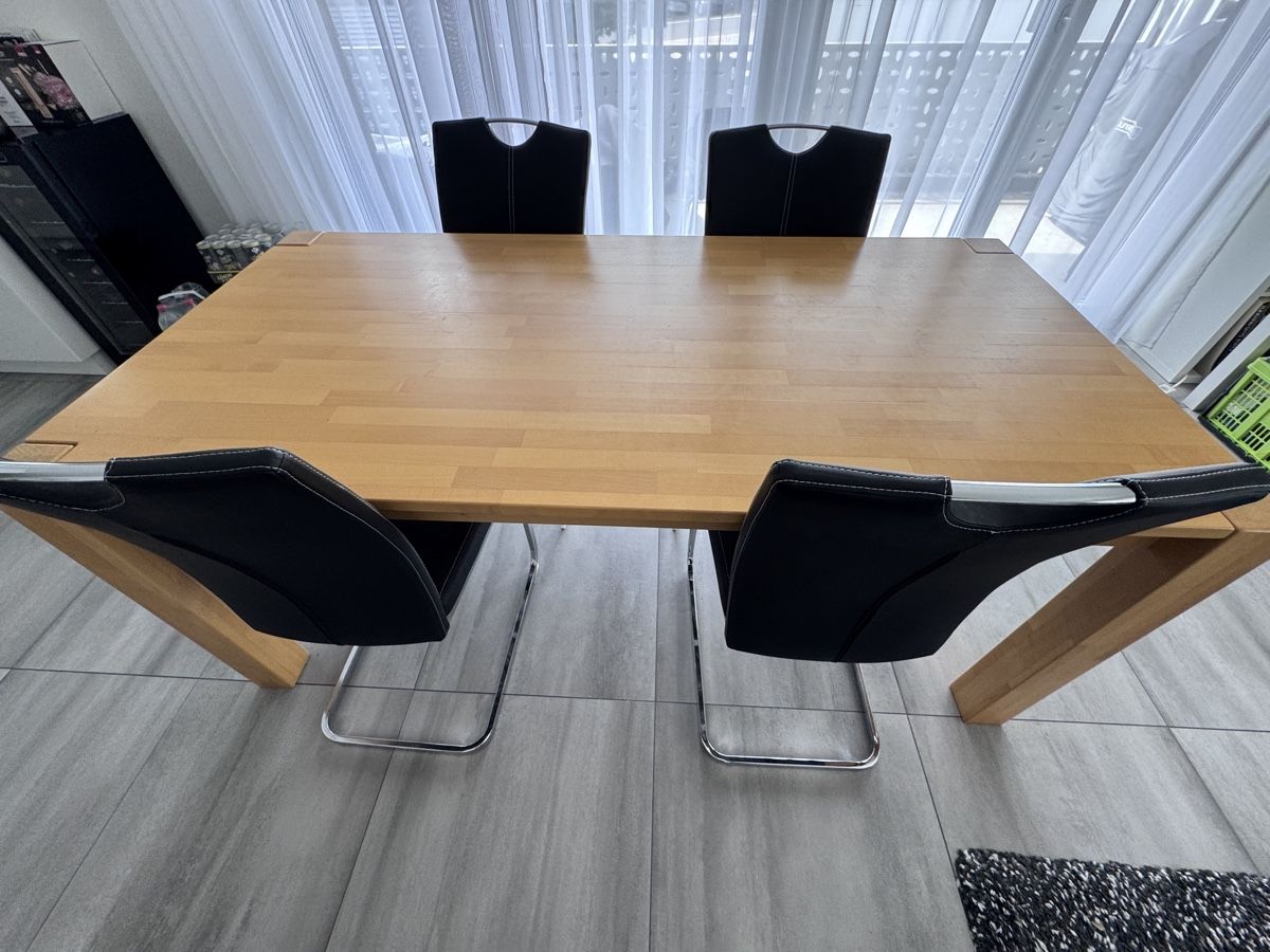 Tavoli: Tisch mit 4 Stühlen – Usato da Schwyz venduto da wheim4654