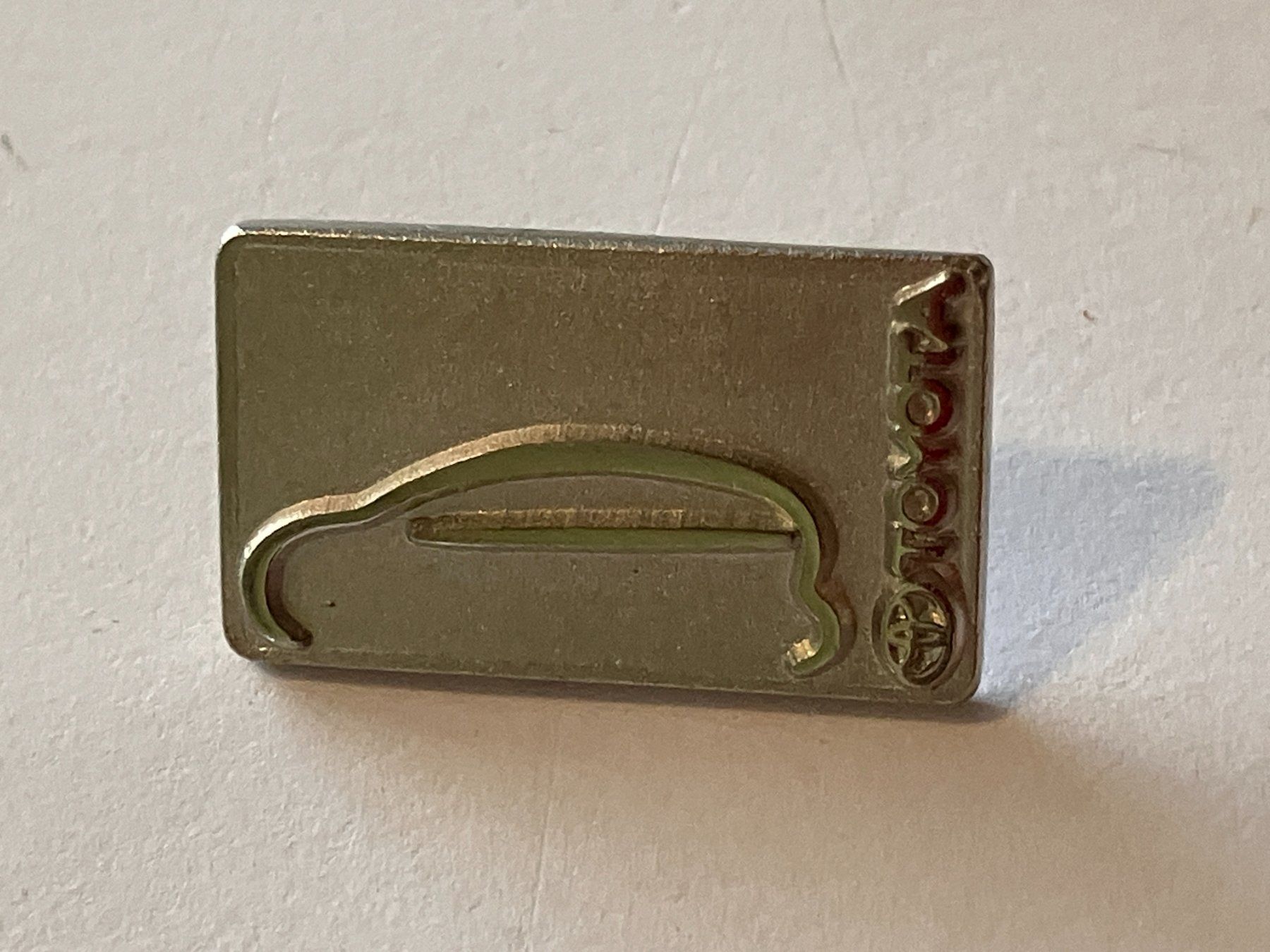 Placchette & Badge: 1 Pin Toyota – Usato da Basel venduto da djwwpp