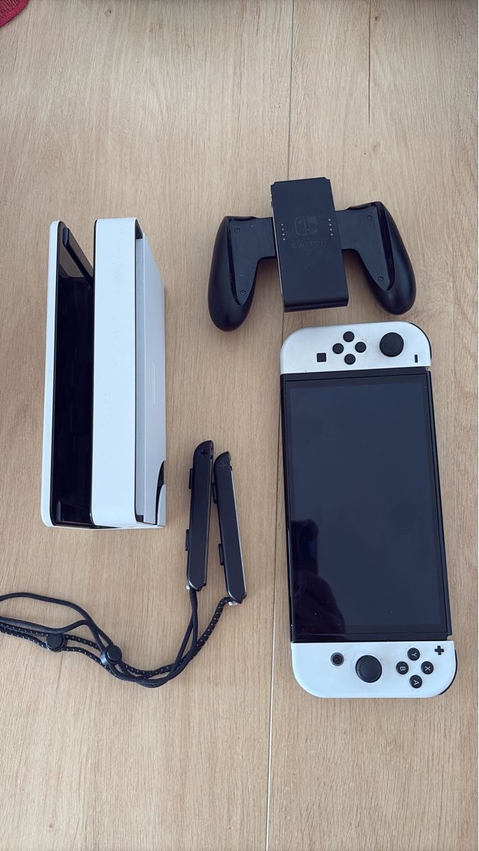 Nintendo Console: Nintendo Switch OLED Weiss neuwertig – Usato da Bigenthal venduto da kir_59vz