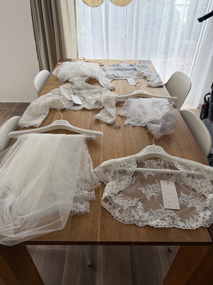 Kleider: Mery's Couture Brautaccessoires Set – Neu und originalverpackt aus Glattfelden von mondstaub