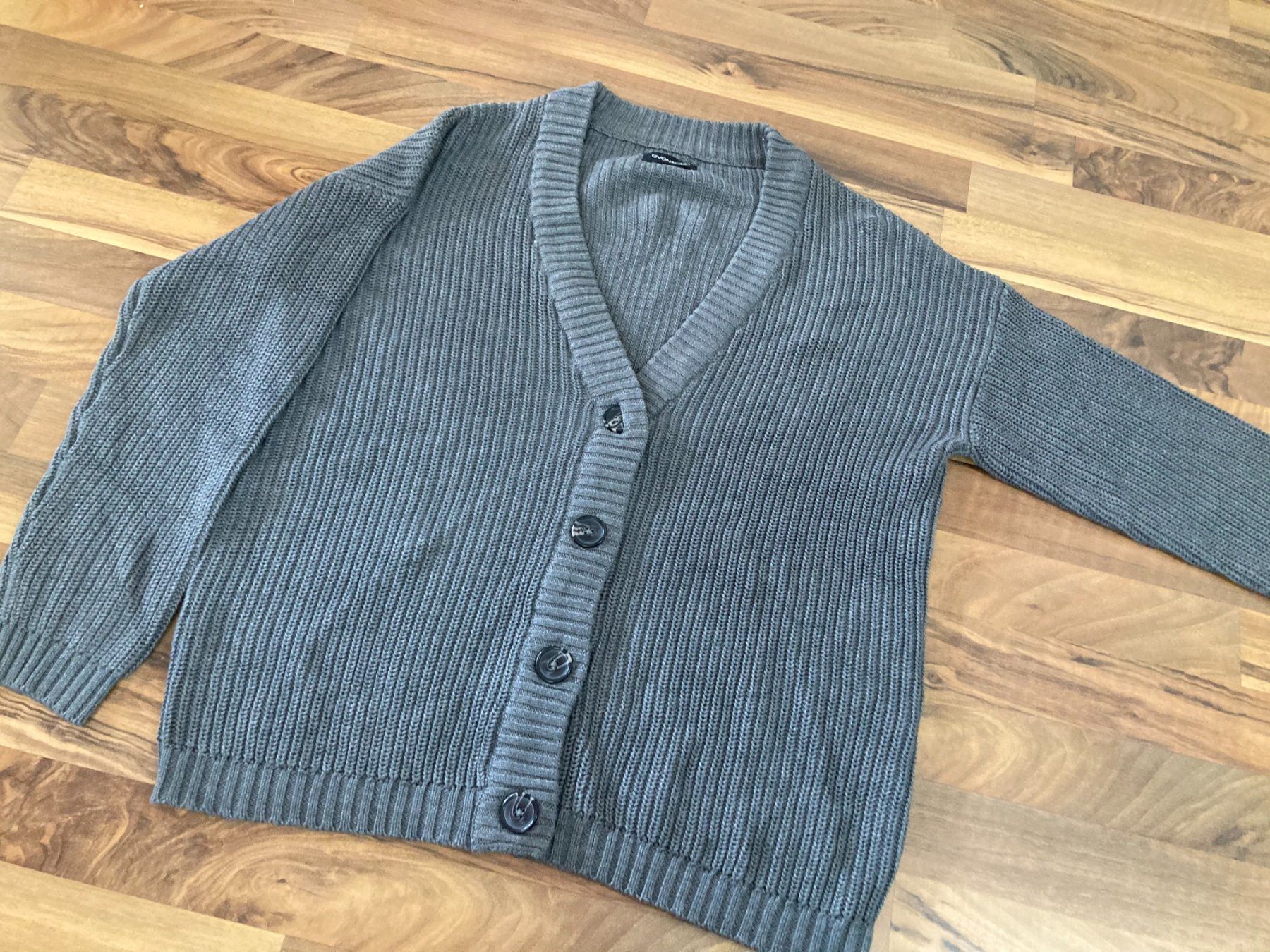 Maglioni & Felpe: 4 Pullis: 2 Kapuzenpullis (Hoodies), 2 Cardigans, M + L – Usato da Schötz venduto da Jekyll666 3