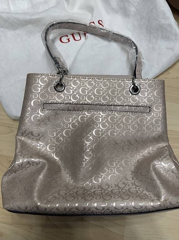 Taschen für Damen: Guess Tasche  – Neu und originalverpackt aus St.gallen von Hmyr 2