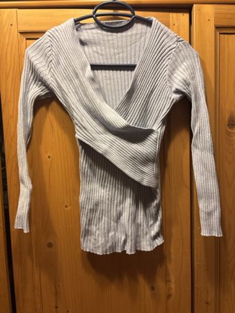 Pull côtelé bleu ciel col cache cœur, taille XS 34