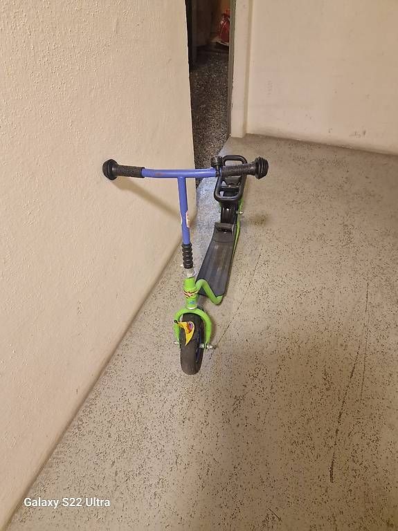 Kickboard: Trottinette – D'occasion à Domat /Ems par ang_gj7b 1
