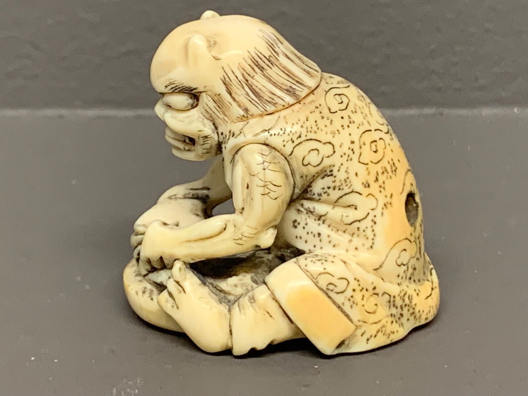 Figuren: Netsuke eines Oni 1. Hälfte 20. Jh Mammut – Gebraucht aus Zürich von boa_5yps 1