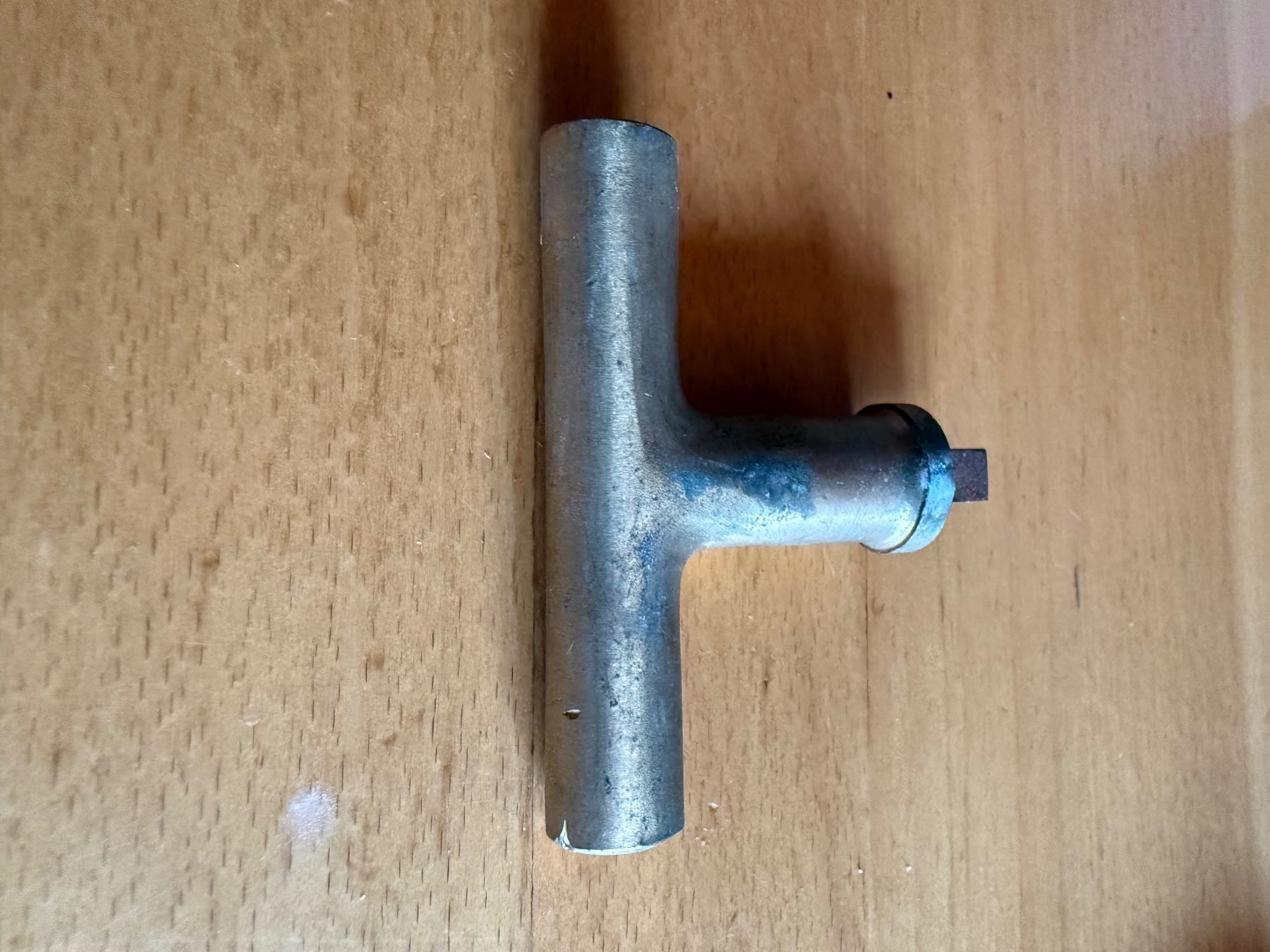 Eisenwaren: alter Fenstergriff aus Metall – Gebraucht aus Amden von vipernatter 1