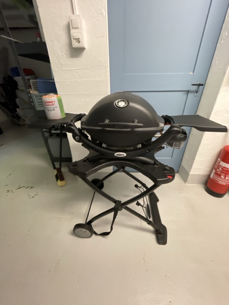Weber Grills: Gasgrill Weber Q1200 inkl. Rollwagen – Gebraucht aus Basel von pilzliii