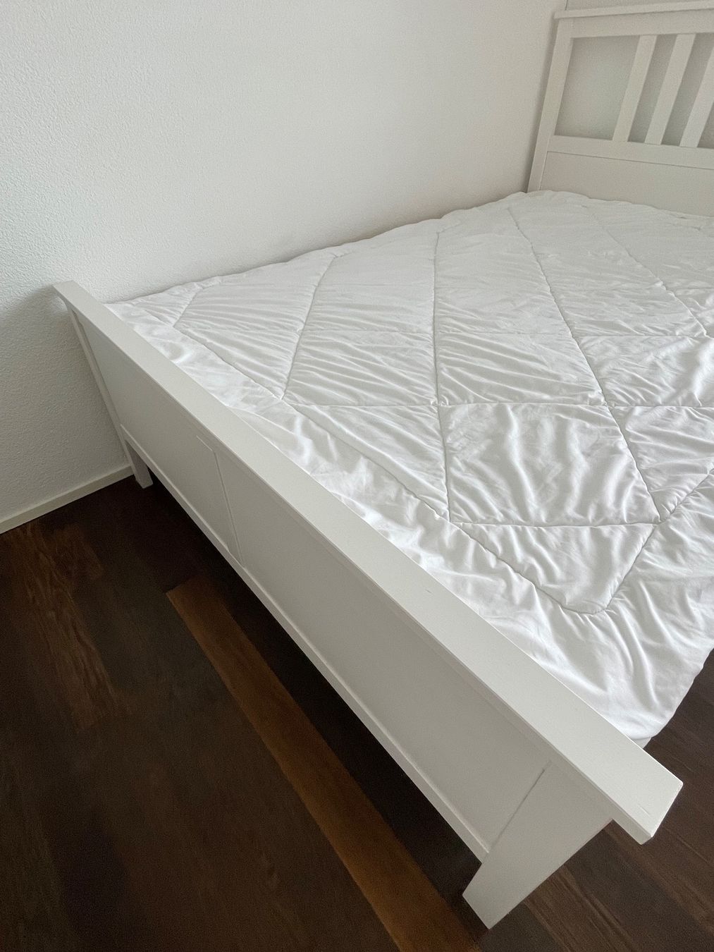Ikea Letti: Ikea Bettgestell HEMNES 140 x 200 – Usato da Stallikon venduto da lilimatt 1