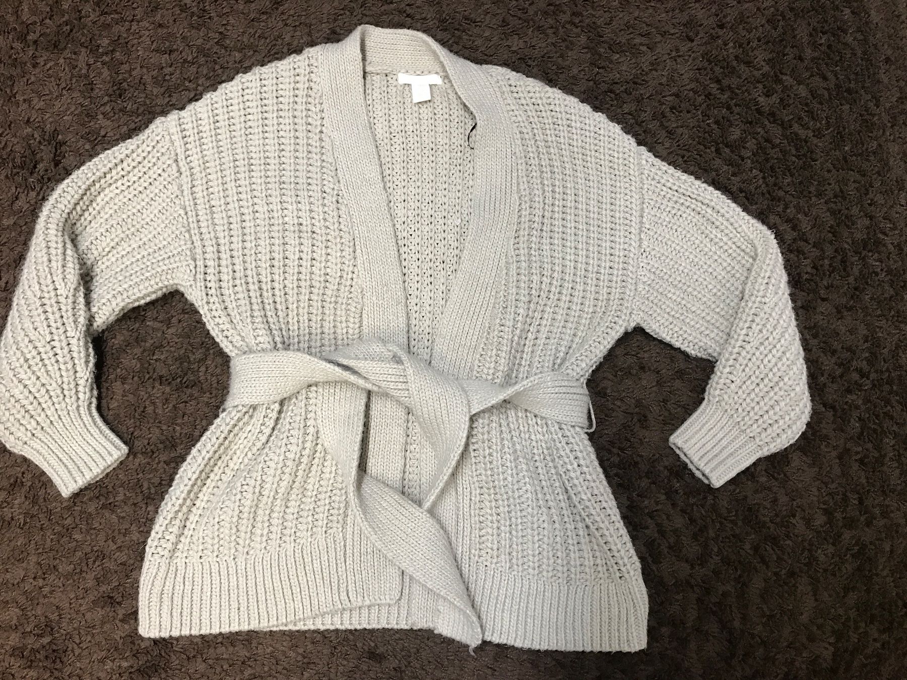 H&M Giacche: Schöne Strickjacke Gr S mit Bindegürtel – Usato da St. Margrethen SG venduto da kellenbh