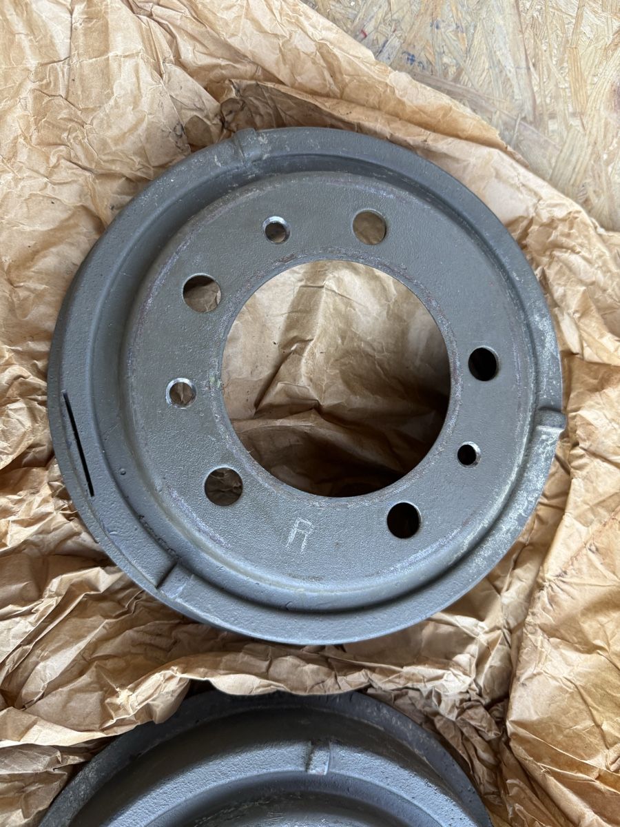 Jeep Tutti pezzi di ricambio auto: Bremstrommel Jeep Willys – Usato da Bennwil venduto da Ford5600t 2