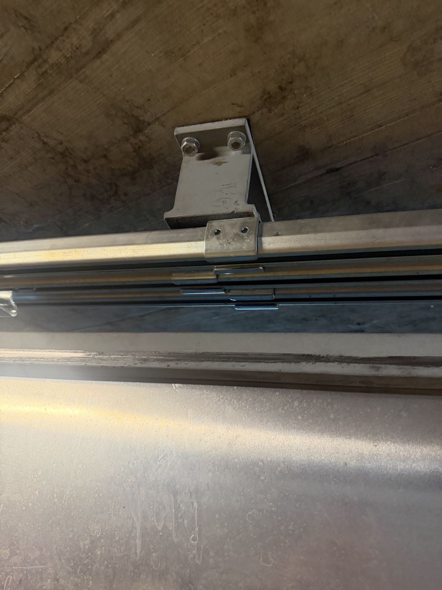 Porte: Porte de garage coulissante – Usato da Brügg BE venduto da traindenuit 6