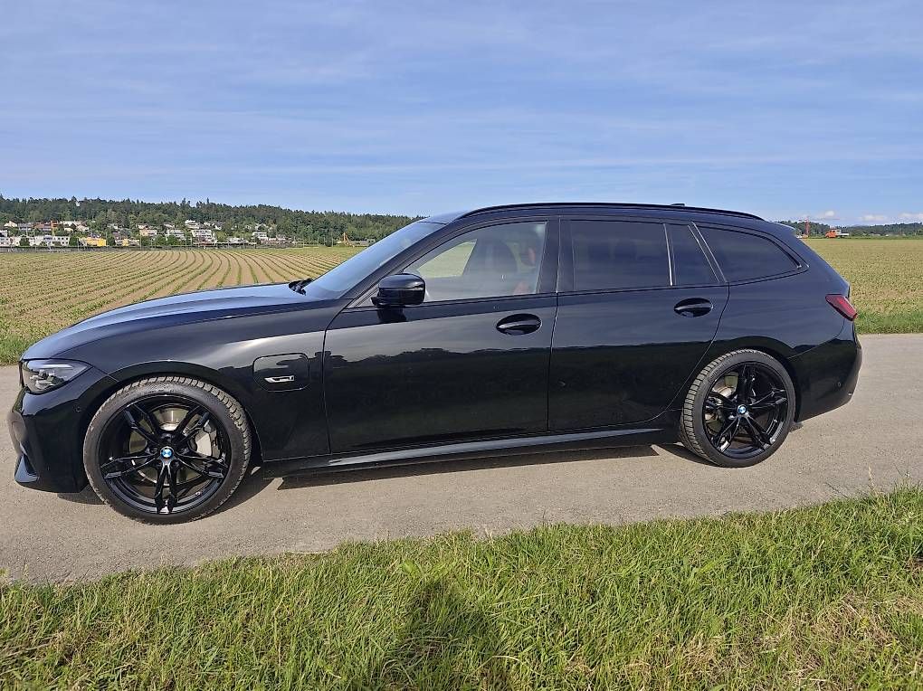 BMW Automobili: BMW 330e xTouring Hybrid M Paket – Usato da Dietlikon venduto da rotshalimar