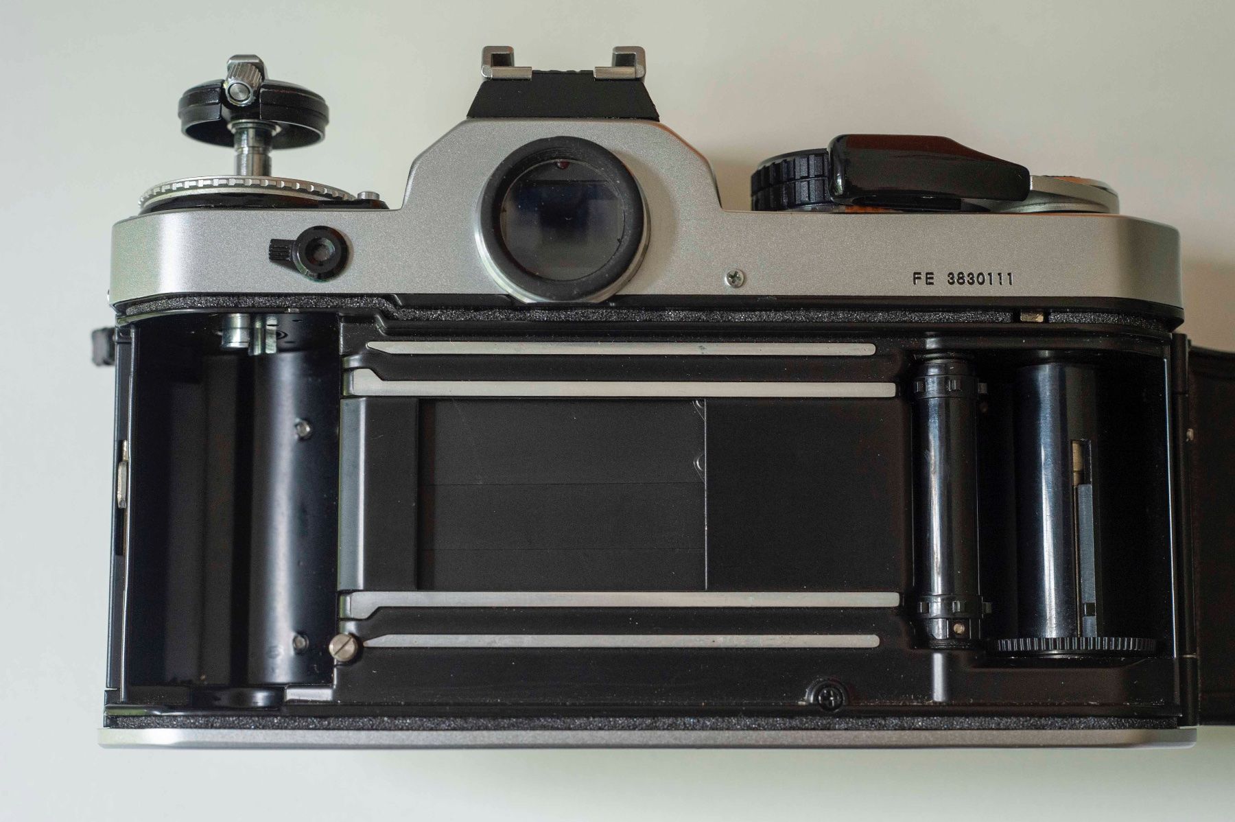 Nikon Fotocamera: Nikon FE - revidiert – Usato da Schwerzenbach venduto da floridan 8