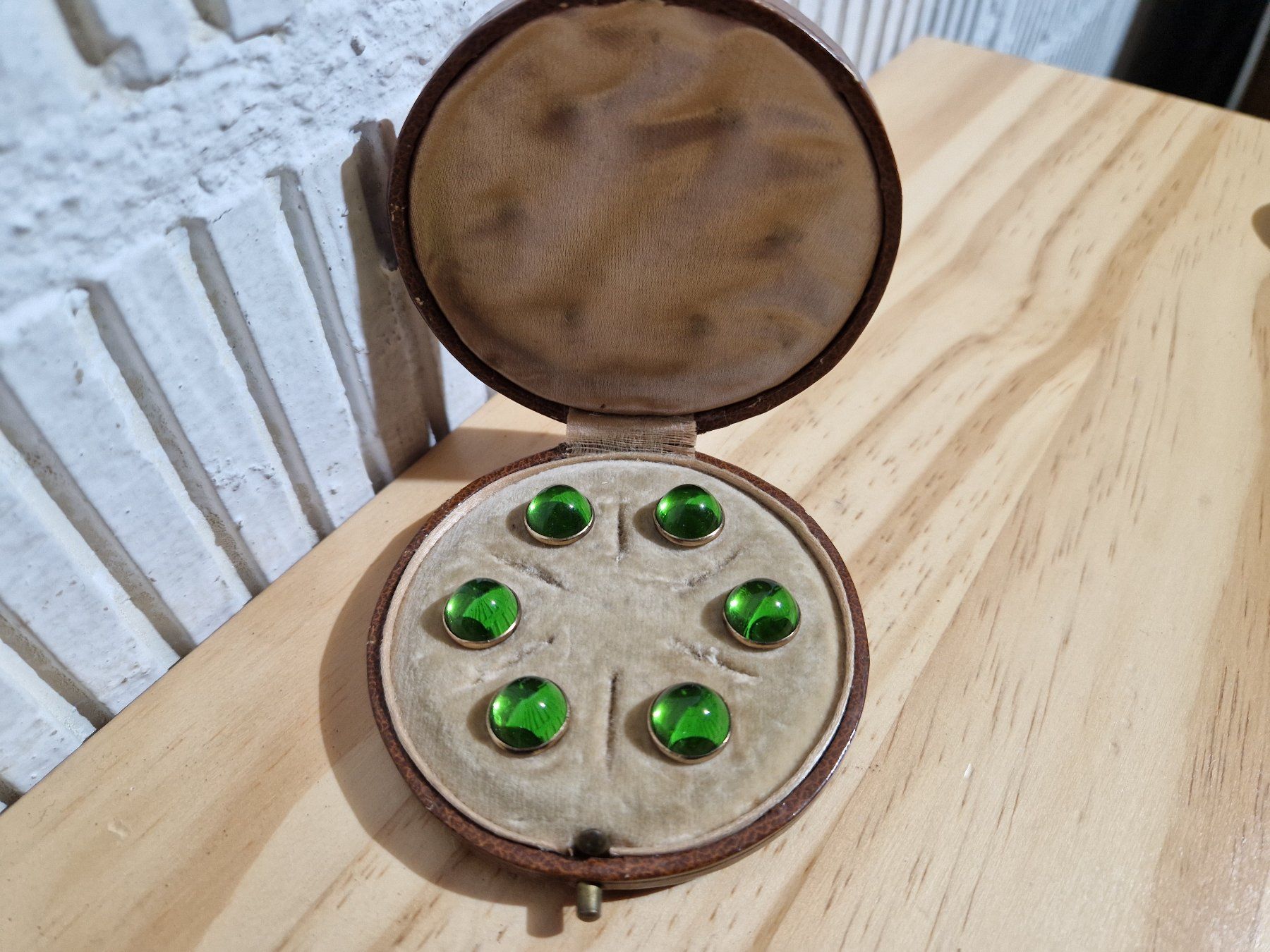 Boutons: Knöpfe antik – D'occasion à Seedorf BE par Stibutz
