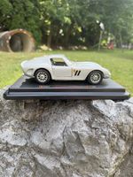 Bburago Ferrari 250 GTO (1962) 1:24 Silber – Modellauto