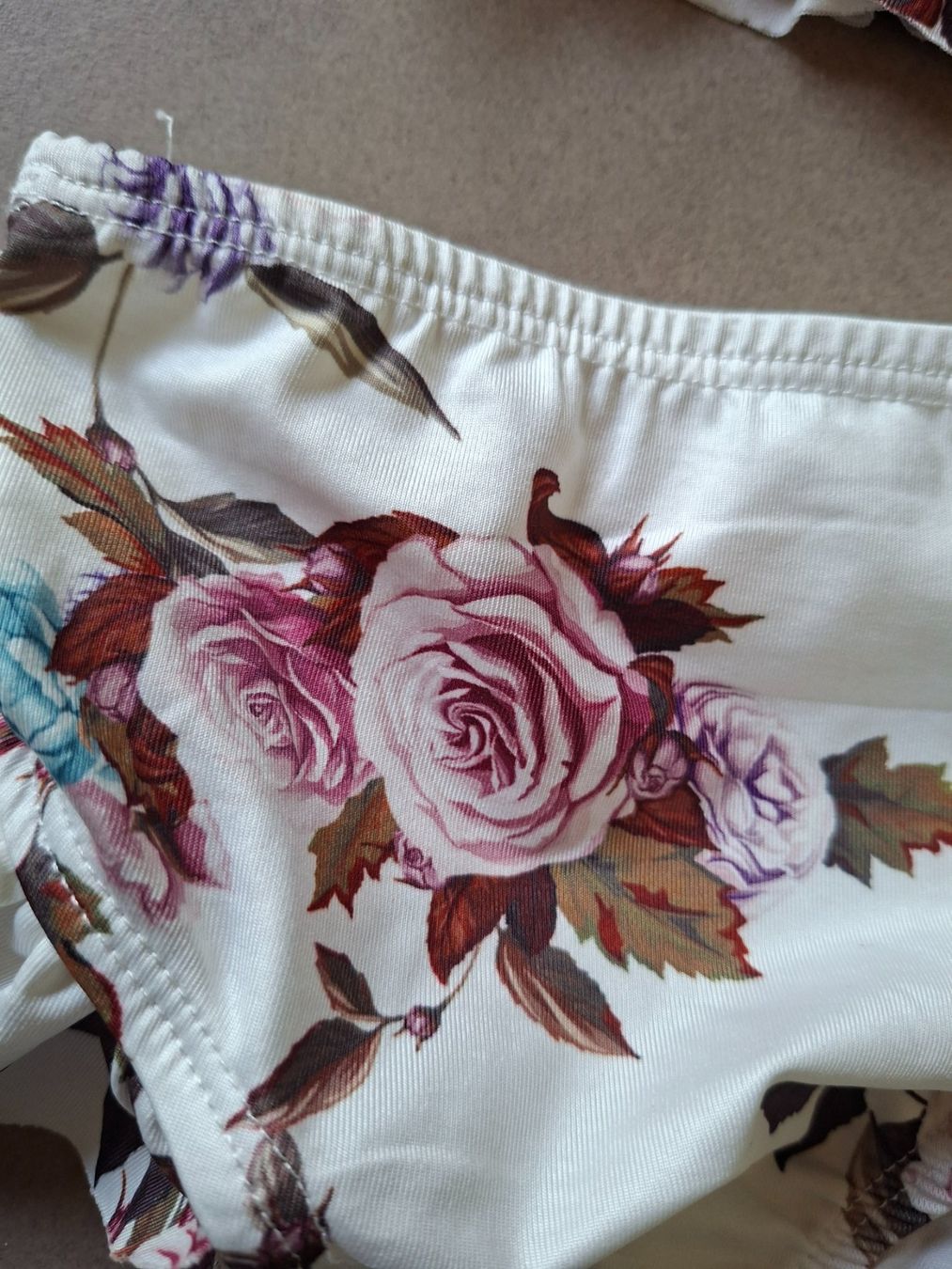 Maillots de bain: Bikini Mädchen Gr. 100 weiss mit Blumenmuster – D'occasion à Erlinsbach par pfunky 2