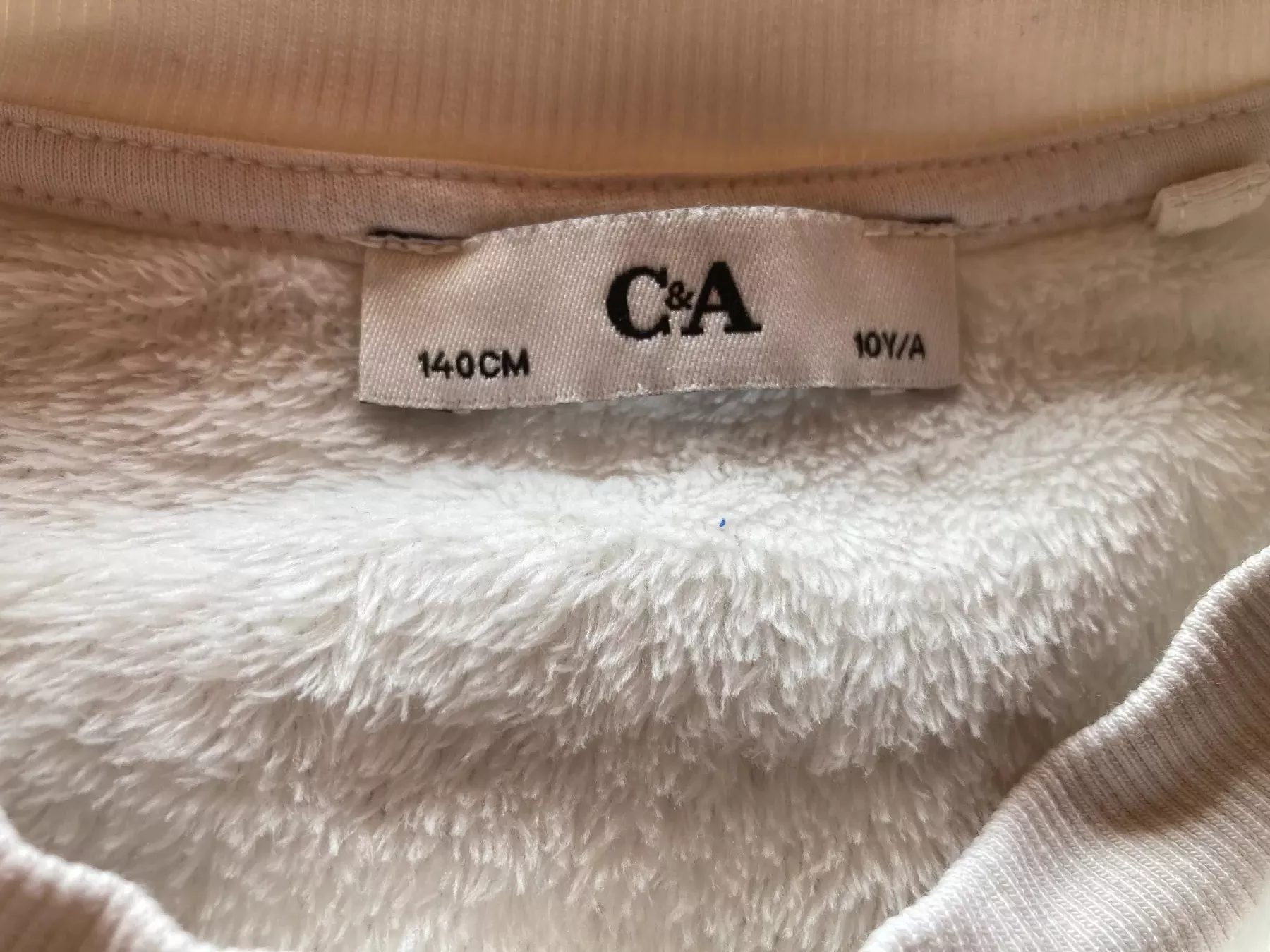 C&A Lotti & Set di vestiti: Pullover mit Wendepailleten, Einhorn, Gr. 140 – Usato da Aetingen venduto da Nadinsky 1