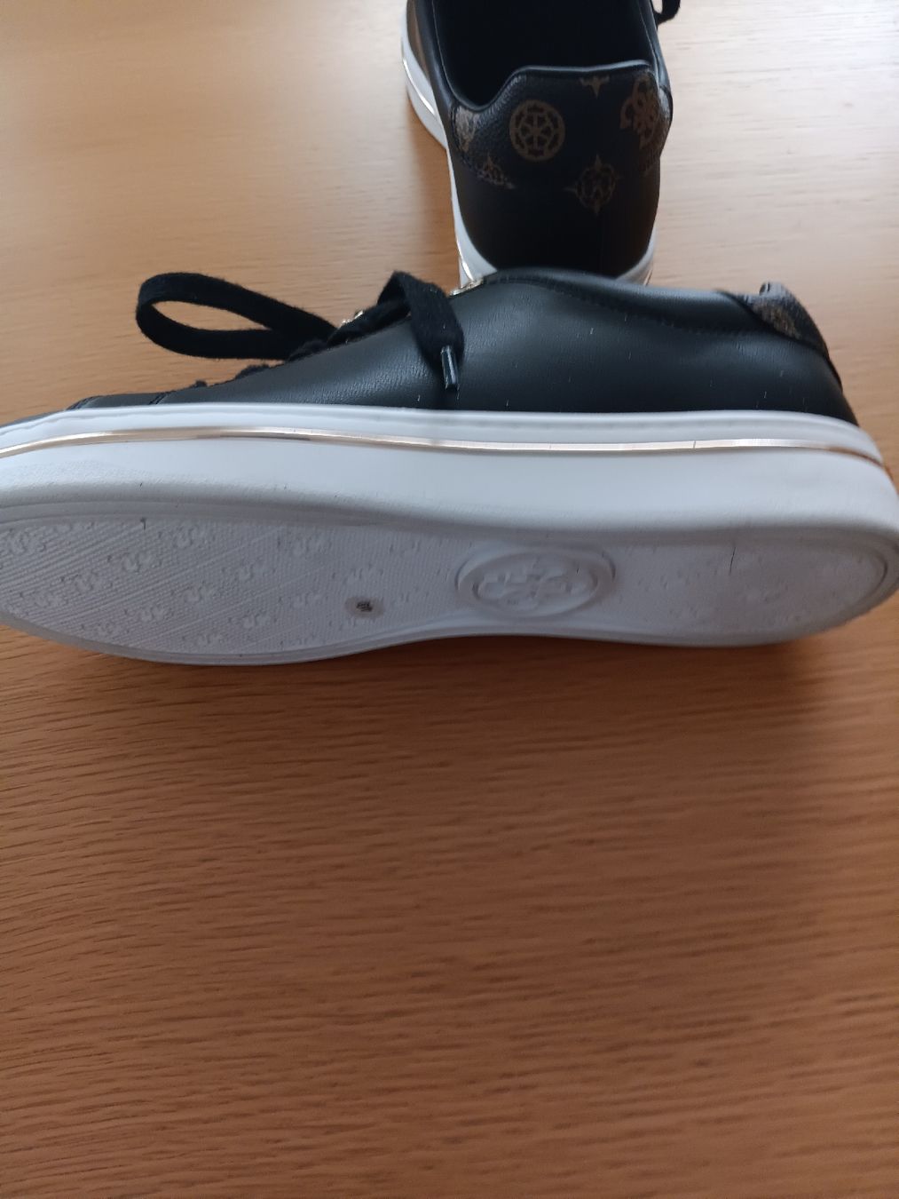 Guess Scarpe da donna: wunderschöne neue guess sneakers – Nuovo e nell'imballaggio originale da Stansstad venduto da leoni66 2