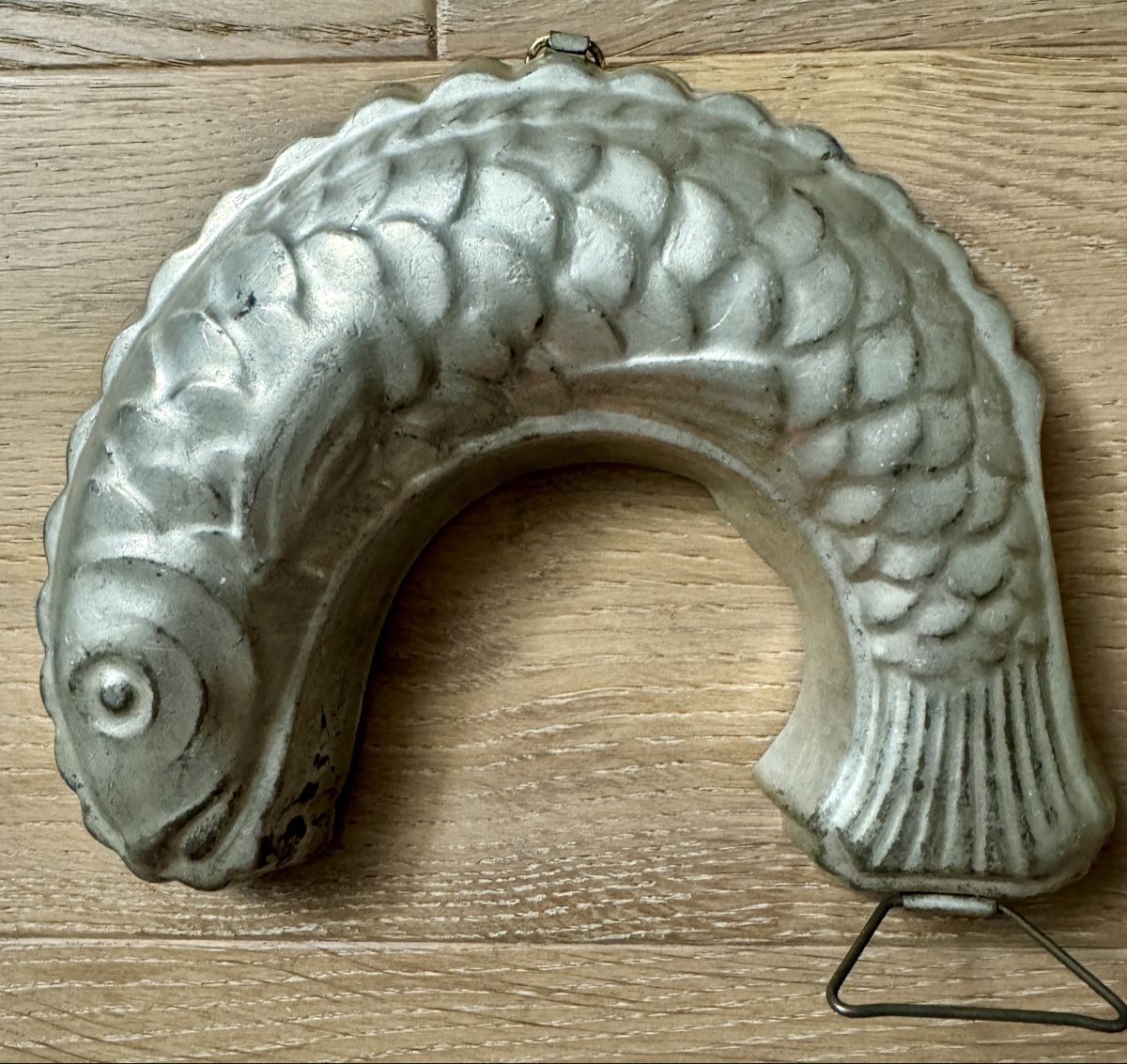 Backformen: Antike Backform Fisch Weissblech – Gebraucht aus Rothrist von Luckywinner