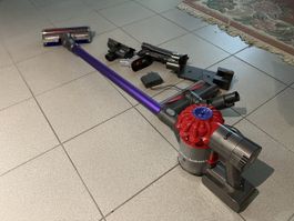 Dyson V6 Akku Staubsauger mit Zubehör guter Zustand