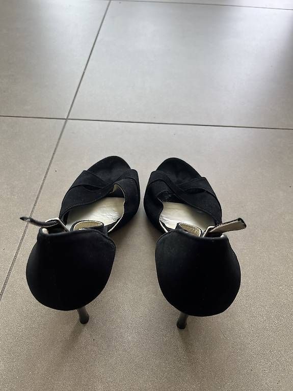 Scarpe da donna: Tanzschuhe schwarz Wildleder Grösse 40 – Usato da Zürich venduto da cel_cw9k 3