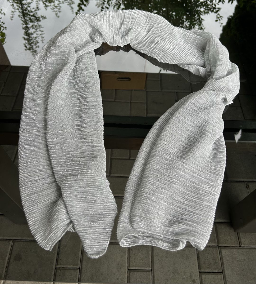 Foulard & Sciarpe: Lightweight Silver Scarf. Elegant Accessory for Summer! – Nuovo (secondo la descrizione) da Saland venduto da ele_vc96 4