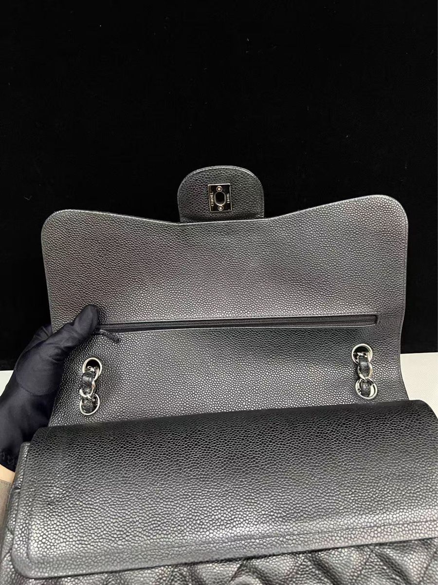 Chanel Taschen: Chanel Classic Flap Jumbo Black Caviar Leather – Neu (gemäss Beschreibung) aus Neuchatel von ros_kkw2 1
