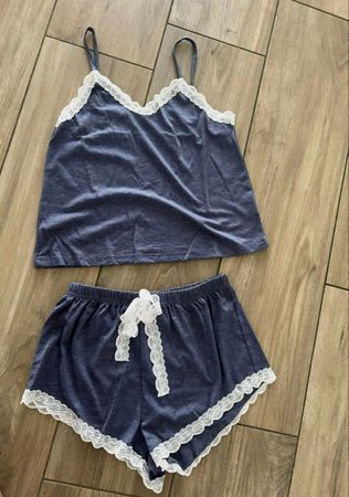 TOP UND SHORTS UNGETRAGEN GRÖSSE S