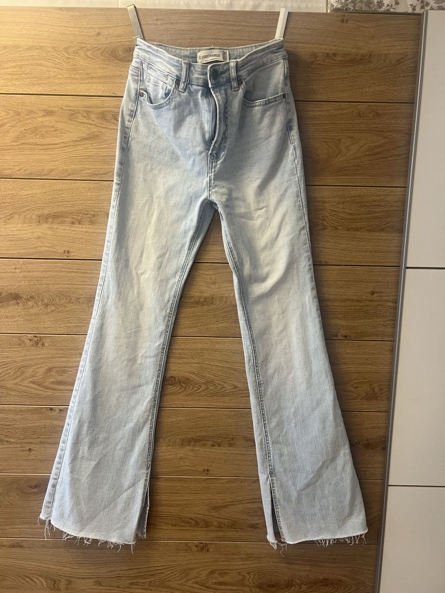 Stradivarius Jeans: Stradivarius Jeans Schlaghose Gr. 38 Hellblau – Usato da Zürich venduto da gabrielabaz